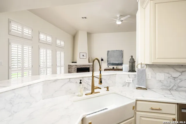 19207 TIERRA CV San Antonio, TX 78258