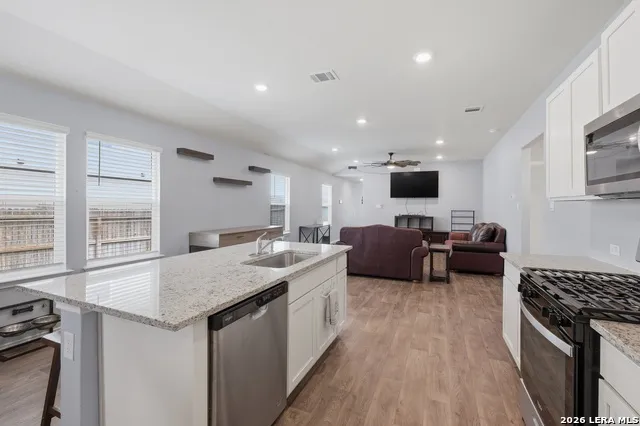 4219 THYME GDN Von Ormy, TX 78073