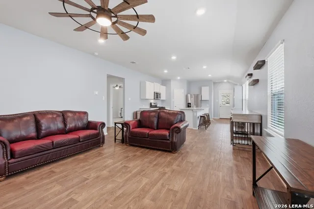 4219 THYME GDN Von Ormy, TX 78073
