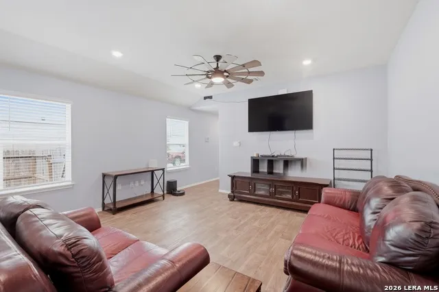 4219 THYME GDN Von Ormy, TX 78073