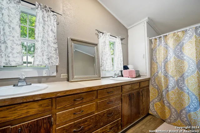 109 waring welfare Boerne, TX 78006