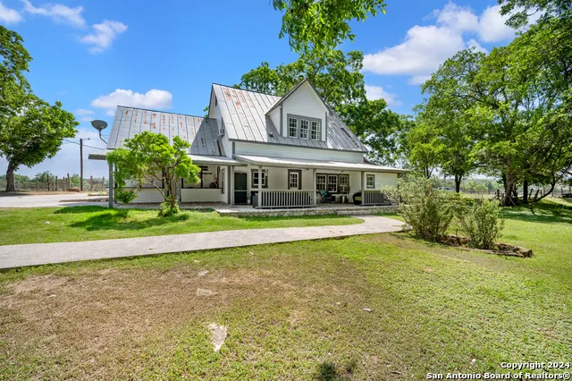 109 waring welfare Boerne, TX 78006
