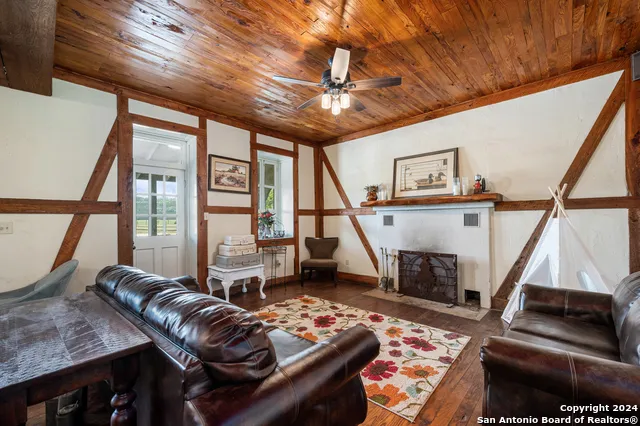103 waring welfare Boerne, TX 78006