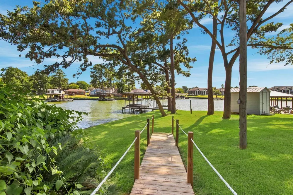 199 Lake Drive Onalaska, TX 77360