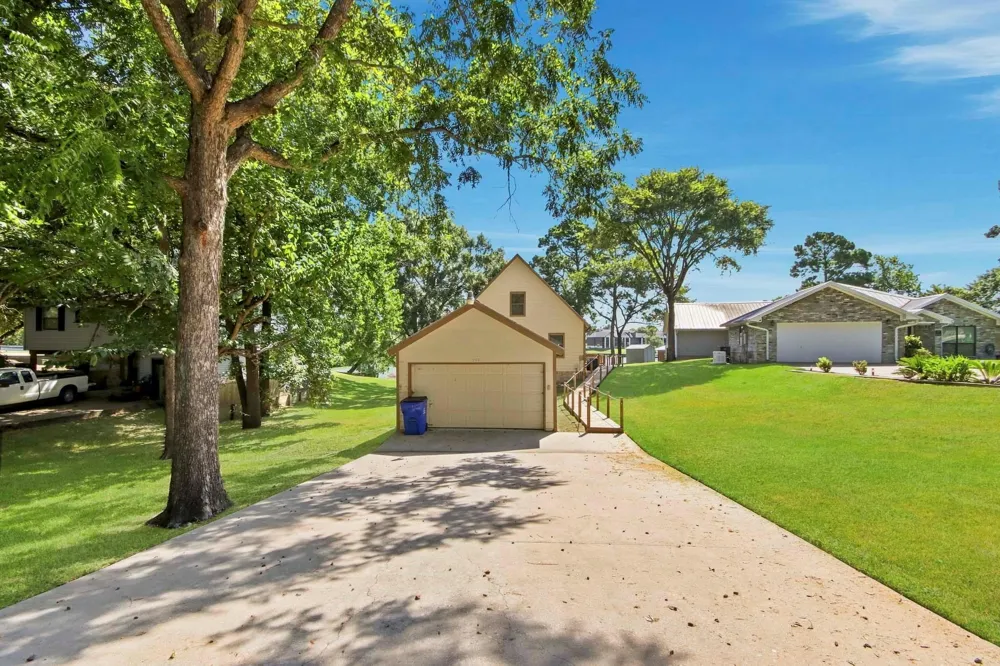 199 Lake Drive Onalaska, TX 77360