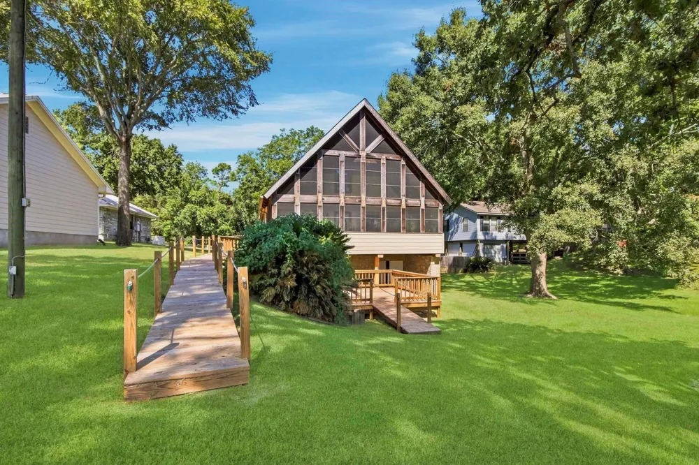 199 Lake Drive Onalaska, TX 77360