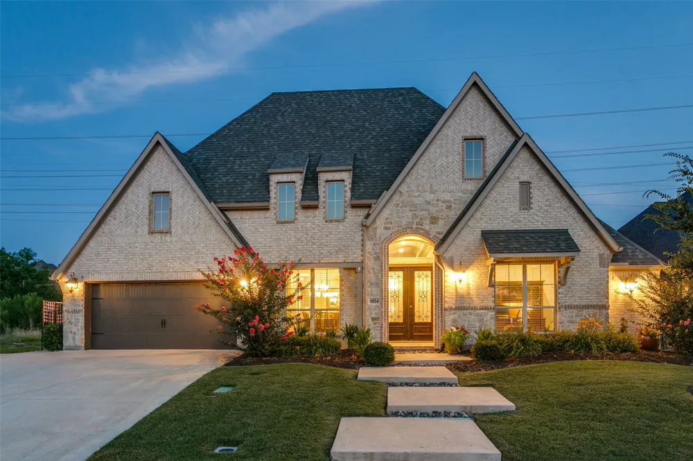 1024 Myers Park Trail Roanoke, TX 76262