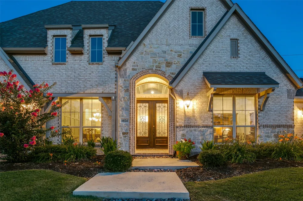 1024 Myers Park Trail Roanoke, TX 76262
