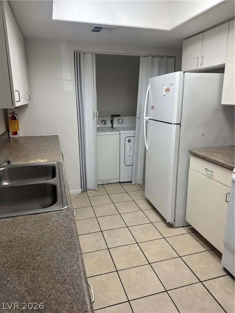 6990 Dunsbach Way Las Vegas, NV 89156