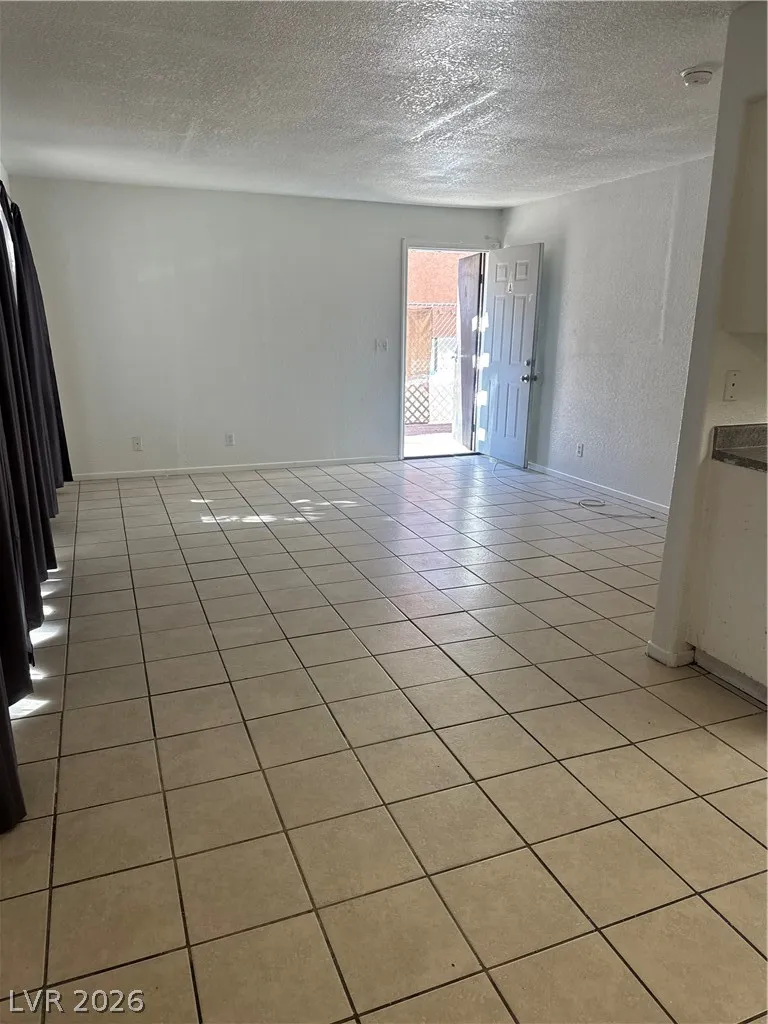 6990 Dunsbach Way Las Vegas, NV 89156