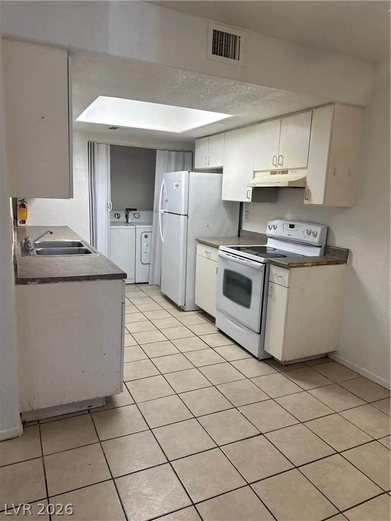6990 Dunsbach Way Las Vegas, NV 89156
