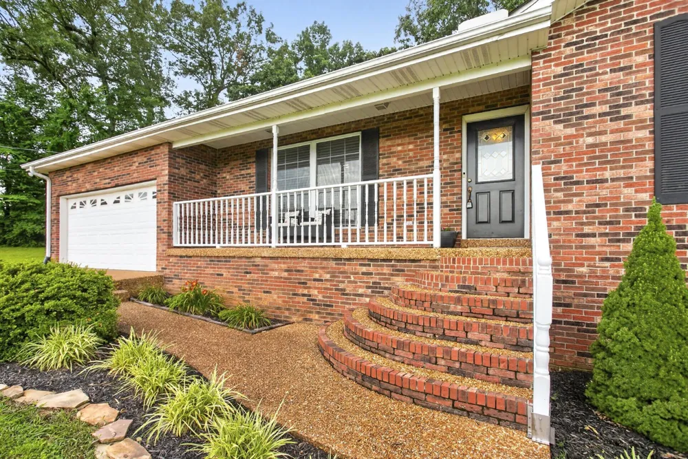 110 Needham Ln Burns, TN 37029