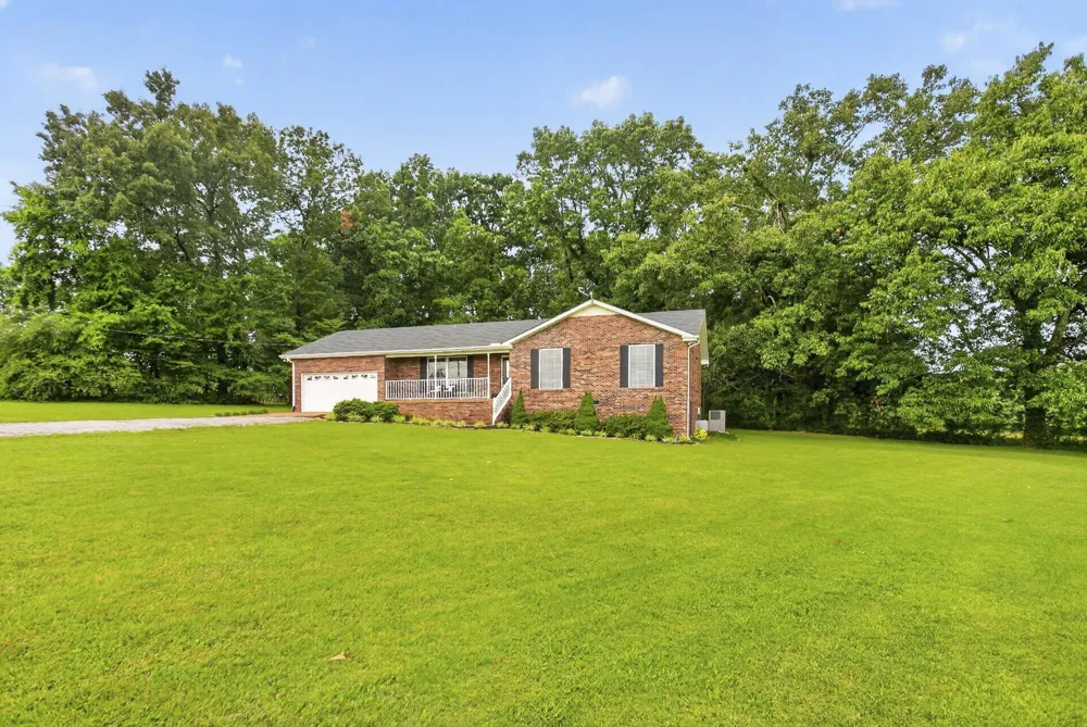 110 Needham Ln Burns, TN 37029