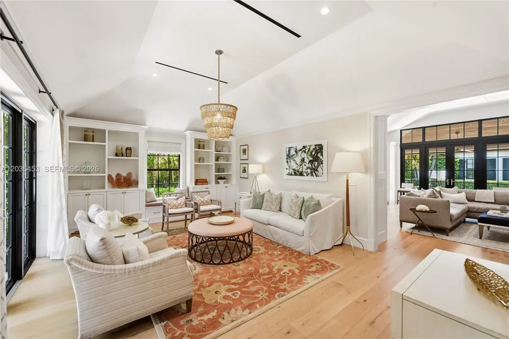 135 Chilean Ave Palm Beach, FL 33480