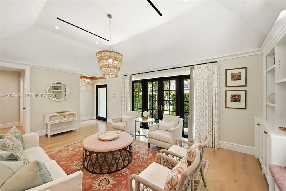 135 Chilean Ave Palm Beach, FL 33480