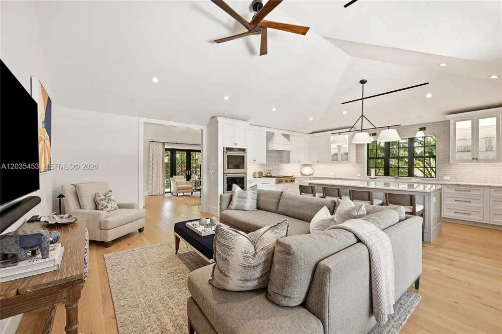 135 Chilean Ave Palm Beach, FL 33480