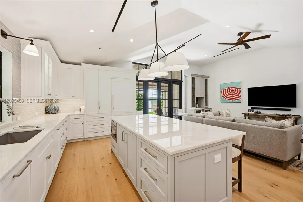 135 Chilean Ave Palm Beach, FL 33480