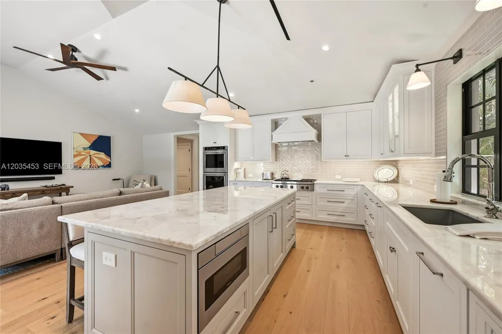 135 Chilean Ave Palm Beach, FL 33480