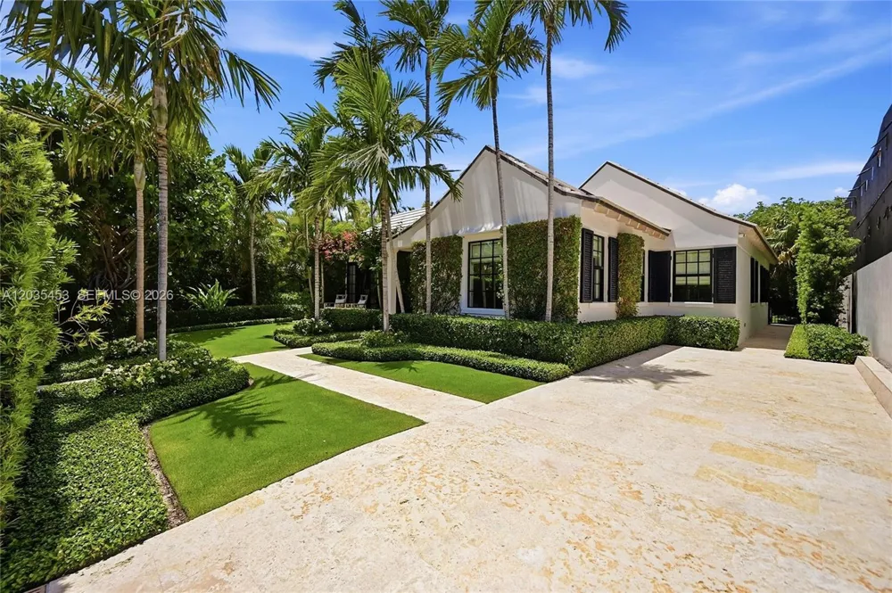 135 Chilean Ave Palm Beach, FL 33480