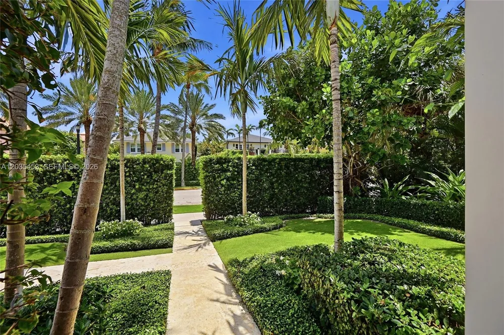 135 Chilean Ave Palm Beach, FL 33480