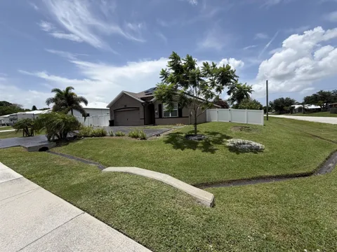 103 SW Oakridge Drive