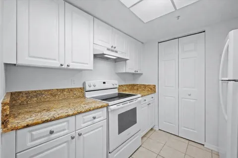 200 Crestwood Court #211