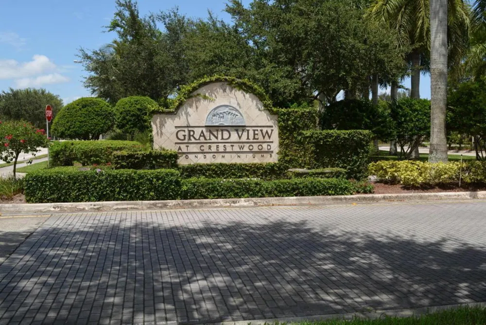 200 Crestwood Court #211 Royal Palm Beach, FL 33411