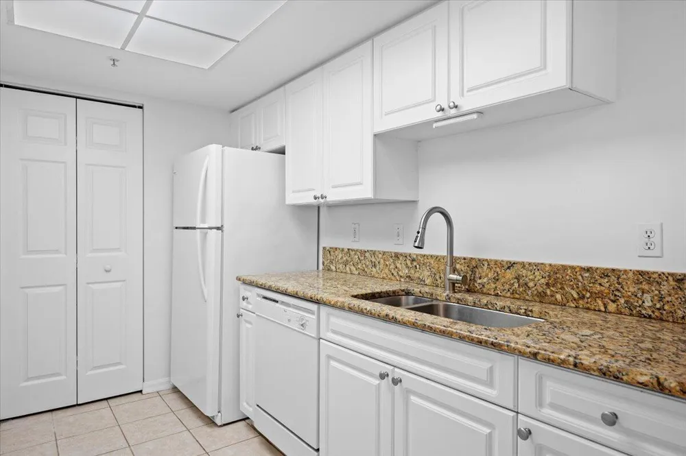 200 Crestwood Court #211 Royal Palm Beach, FL 33411