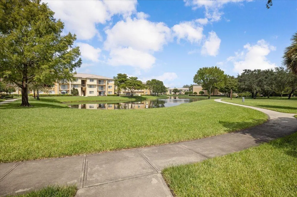 200 Crestwood Court #211 Royal Palm Beach, FL 33411