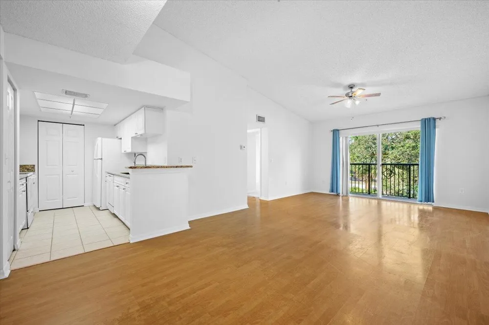 200 Crestwood Court #211 Royal Palm Beach, FL 33411