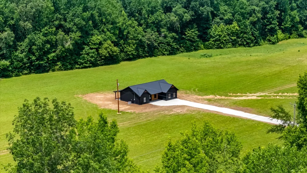 2757 Lick Creek Road Linden, TN 37096