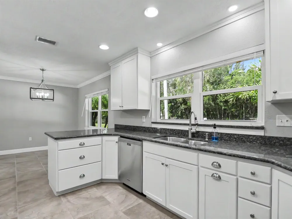 450 28th Court Vero Beach, FL 32968