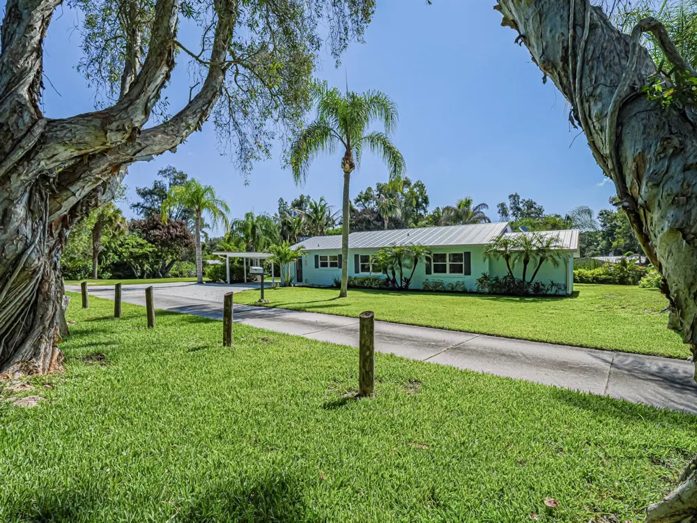 450 28th Court Vero Beach, FL 32968