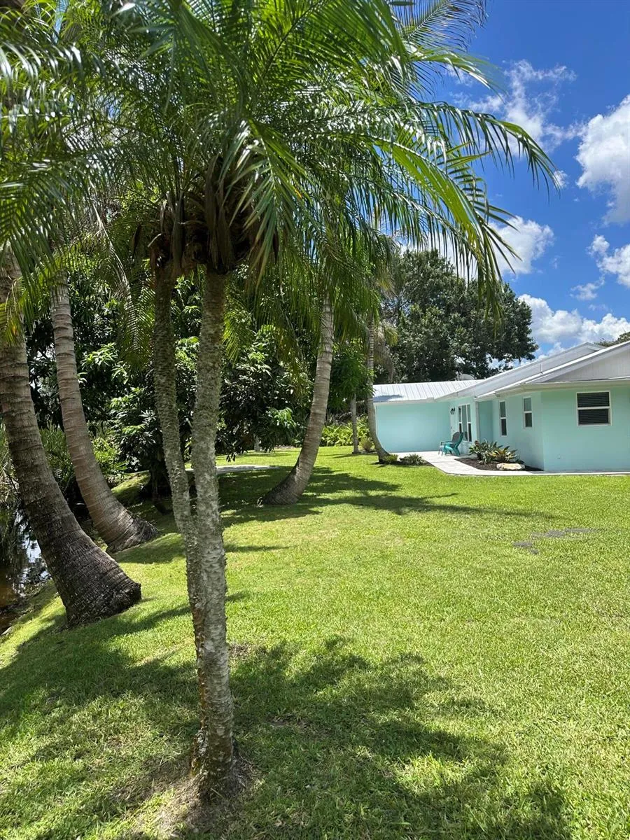 450 28th Court Vero Beach, FL 32968
