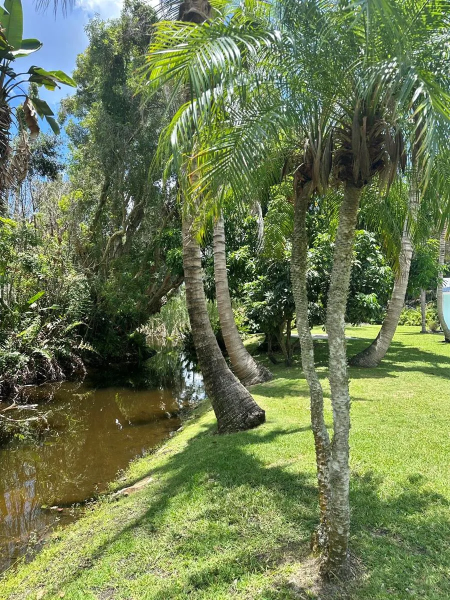 450 28th Court Vero Beach, FL 32968