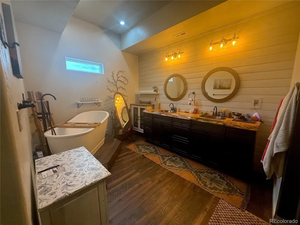 470 Bowie Road Penrose, CO 81420