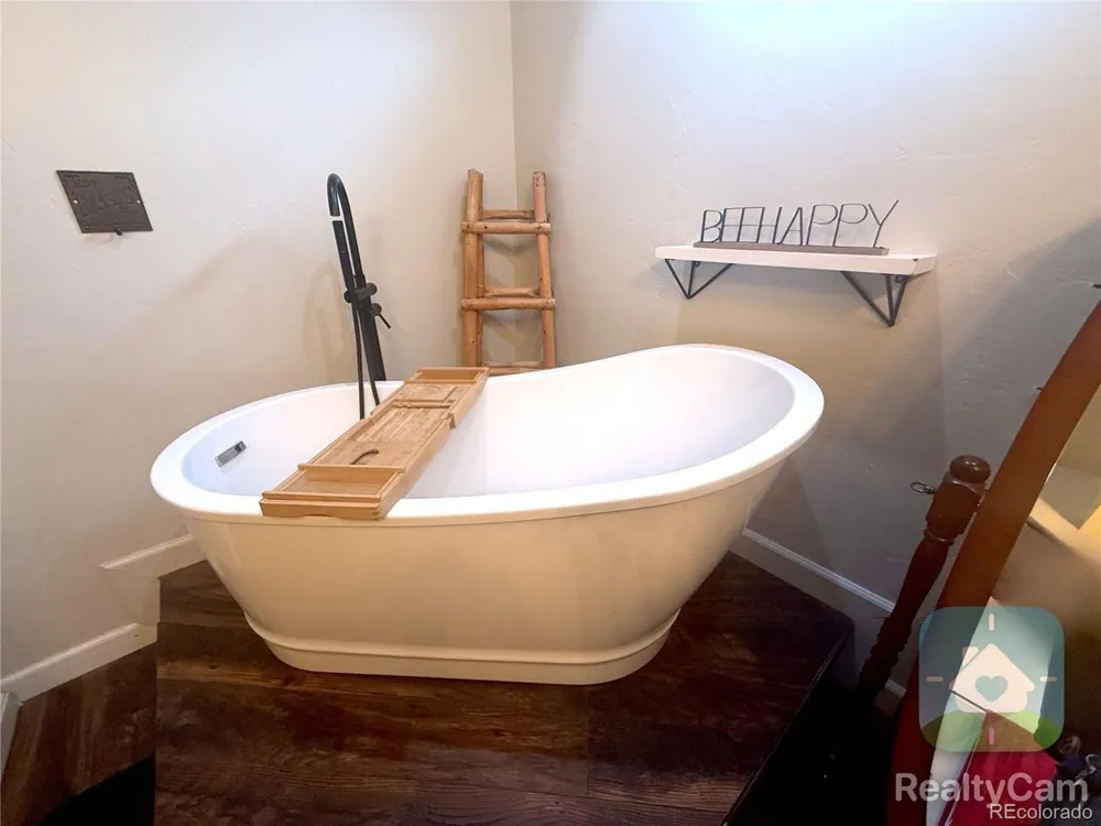 470 Bowie Road Penrose, CO 81420