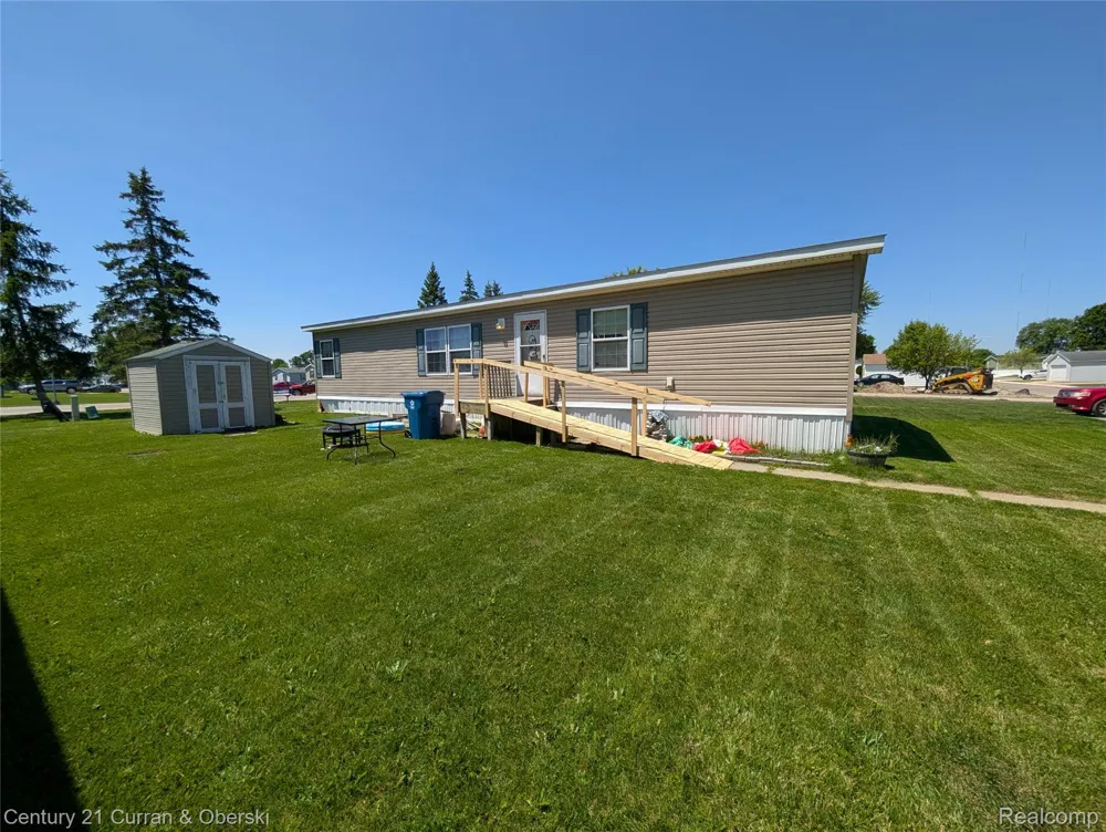 29319 Maple Flat Rock City, MI 48134
