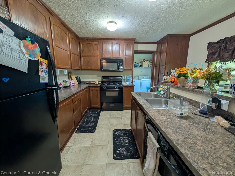 29319 Maple Flat Rock City, MI 48134