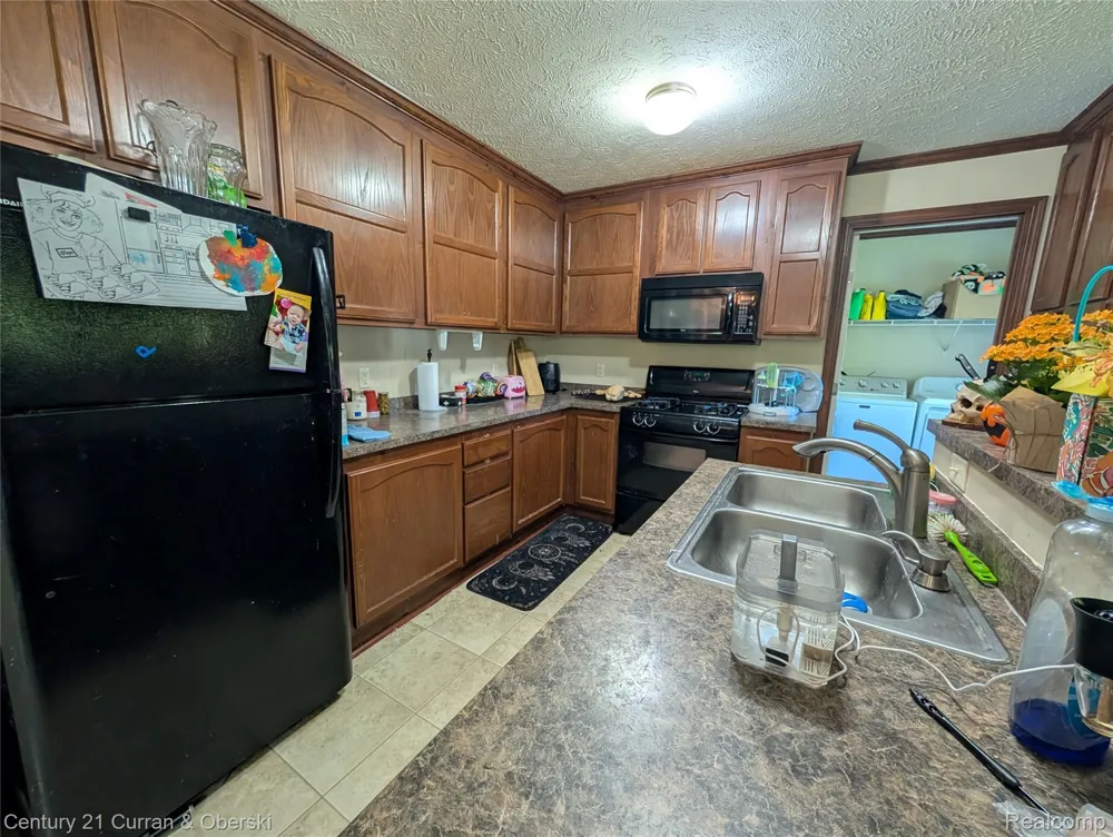 29319 Maple Flat Rock City, MI 48134