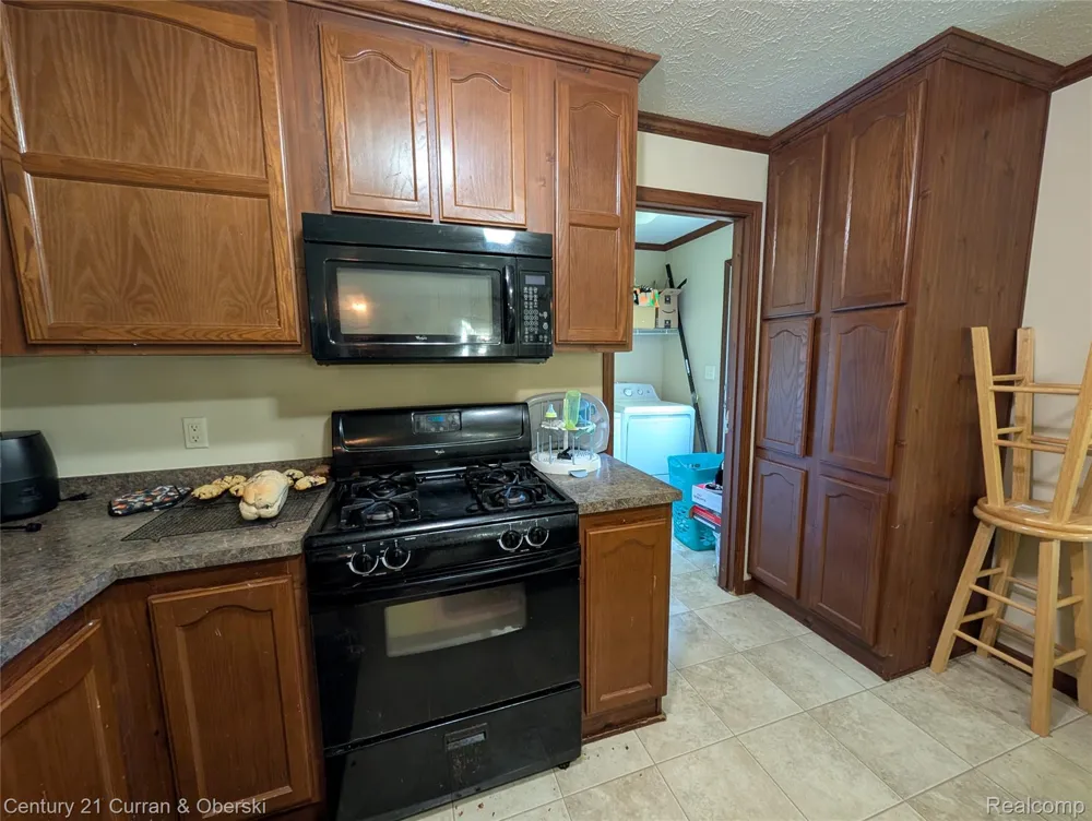 29319 Maple Flat Rock City, MI 48134