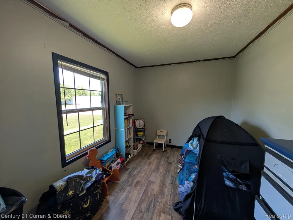 29319 Maple Flat Rock City, MI 48134