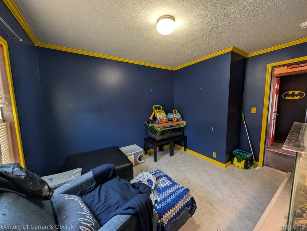 29319 Maple Flat Rock City, MI 48134