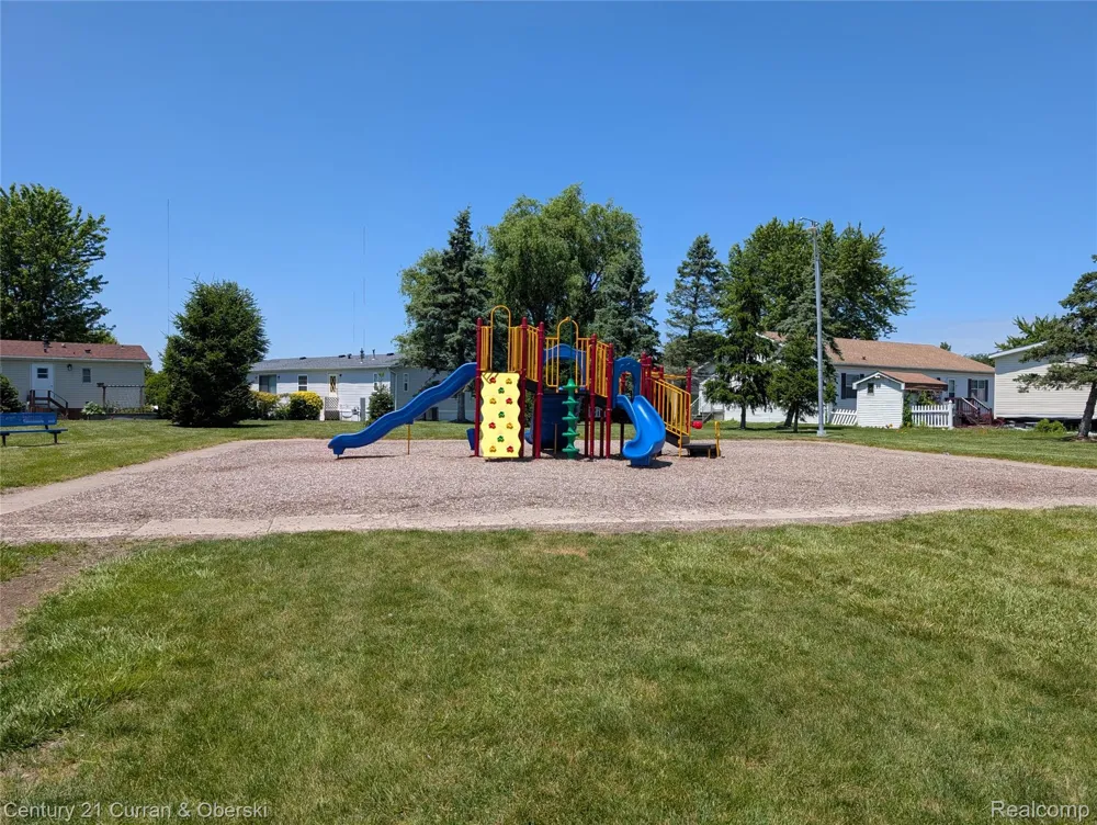 29319 Maple Flat Rock City, MI 48134