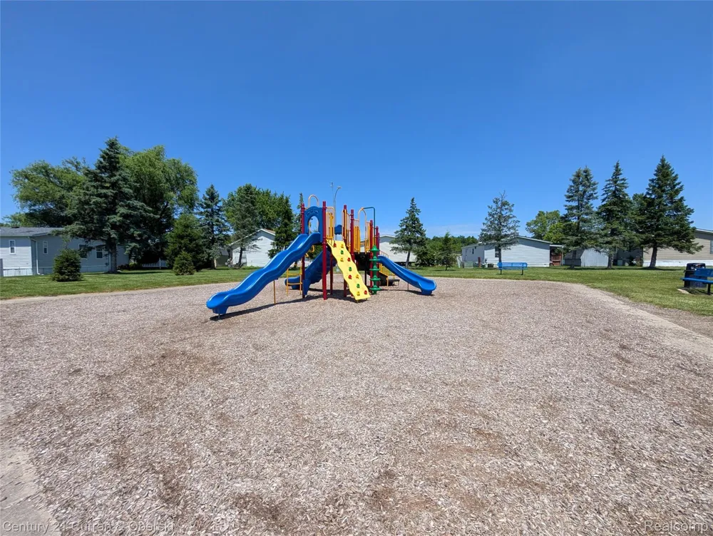 29319 Maple Flat Rock City, MI 48134