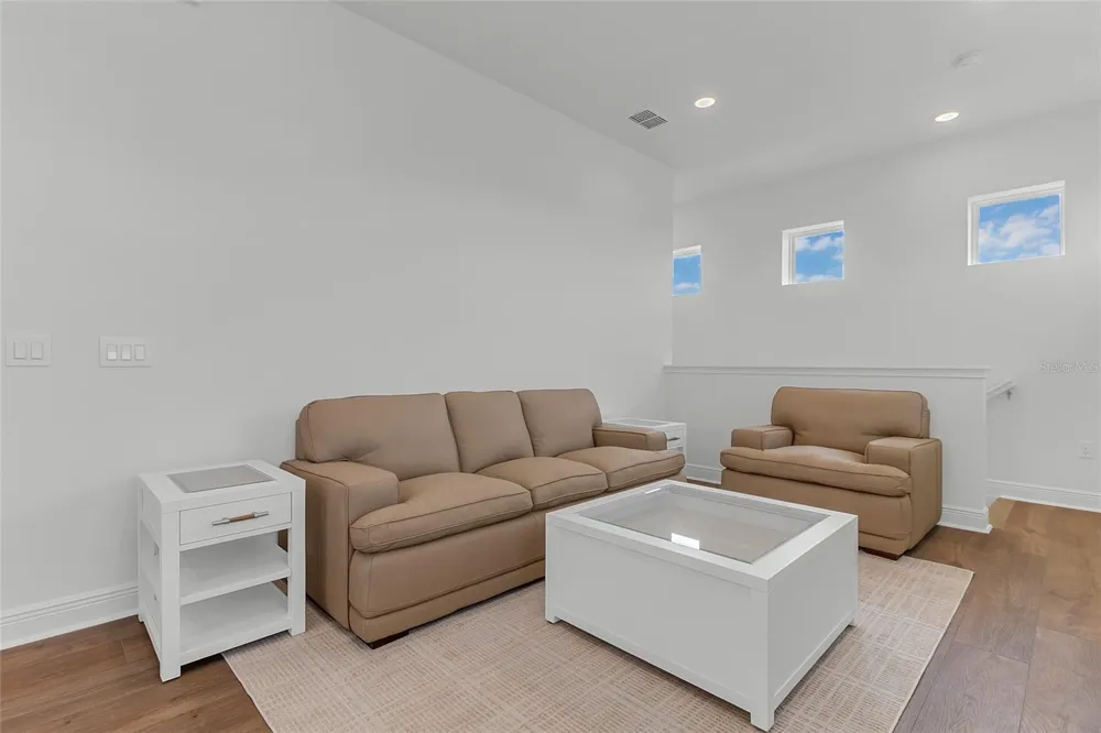 9687 MACBRIDE DRIVE Orlando, FL 32827