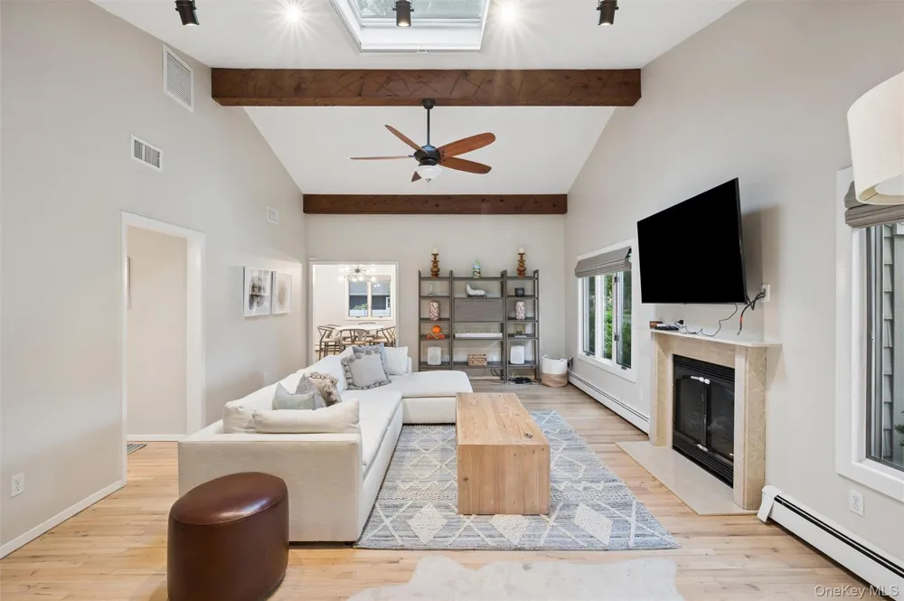 41 Homewood Drive Hampton Bays, NY 11946