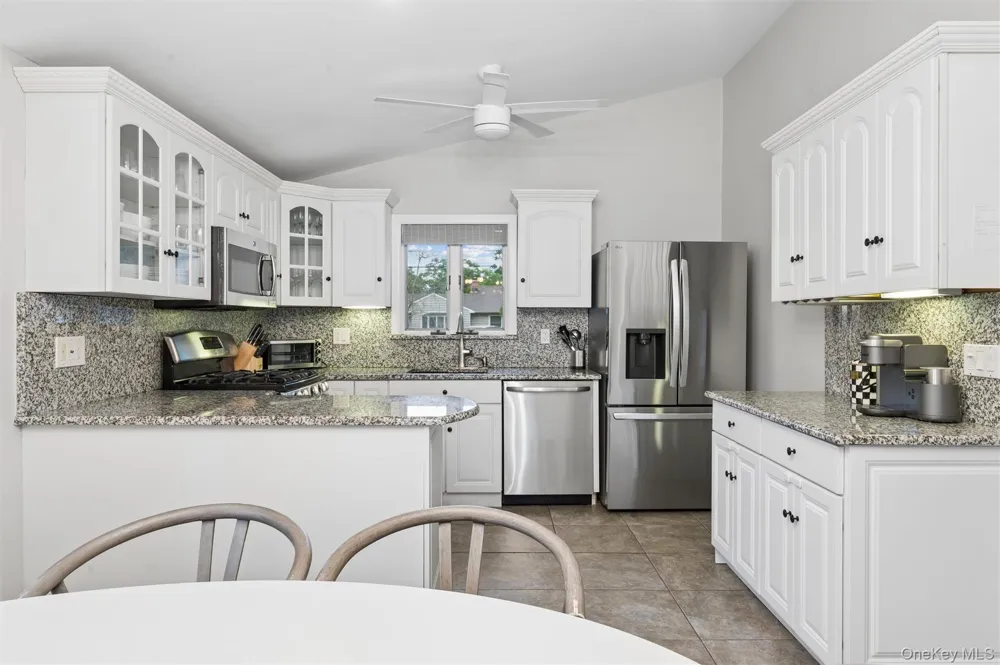 41 Homewood Drive Hampton Bays, NY 11946