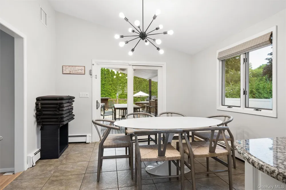 41 Homewood Drive Hampton Bays, NY 11946