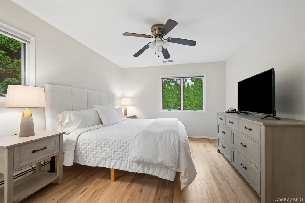 41 Homewood Drive Hampton Bays, NY 11946
